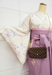 卒業式袴レンタル小紋No.613[相田翔子×金子みすゞ]クリームにピンク、紫の花と小鳥