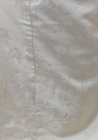 結婚式の白無垢・花嫁用着物|生成り地に蝶と花々 [かわいい] No.312