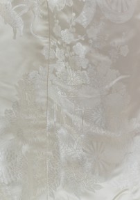 結婚式の白無垢・花嫁用着物|花に包まれた御所車柄 [ゴージャス] No.327