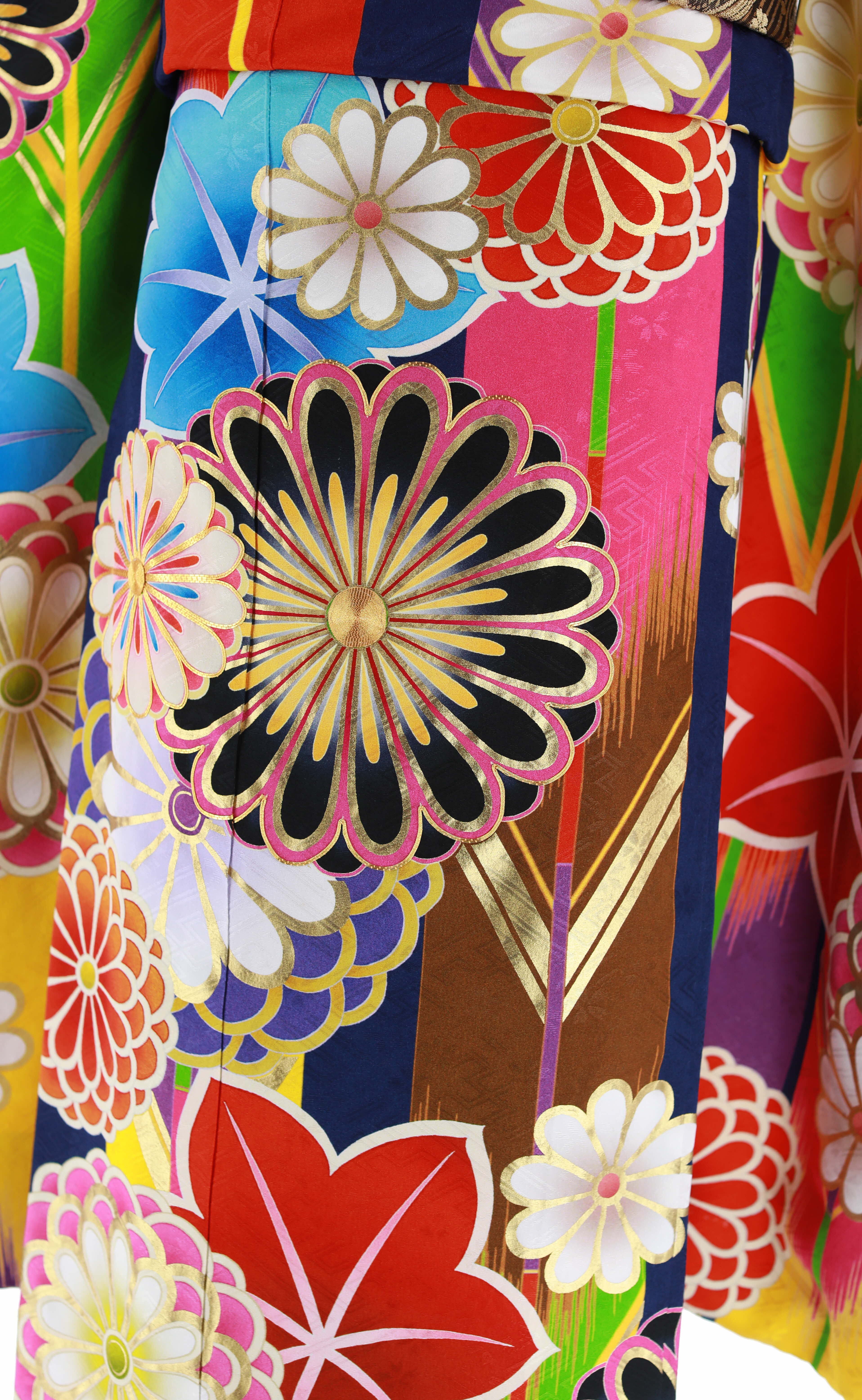 あ721)珍品‼️芸術的な振袖㊗️青海波に大輪の乱菊模様