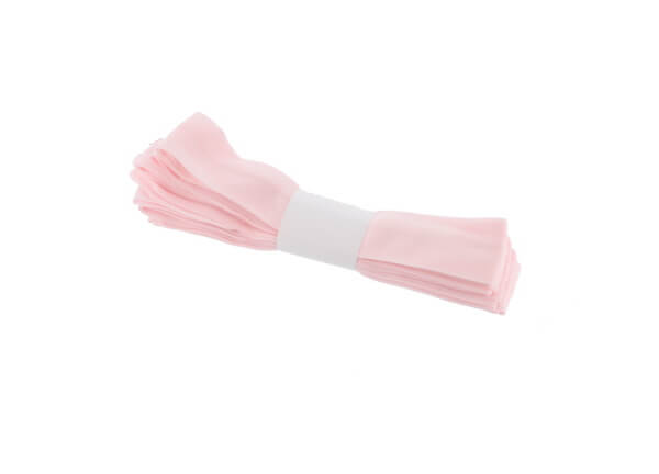 ピンク色の腰紐が白い紙で束ねられてる。和服レンタル三歳七五三お祝い用にも同様に付属します。