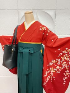 式 袴 カバン 卒業 大学の卒業式の持ち物で女子が必要な物！袴に合うバッグやかばんは？