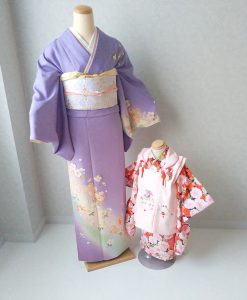 3歳の女の子用七五三レンタル着物と紫の母親用レンタル着物