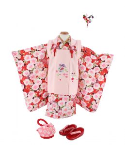 七五三3歳の紅色とピンク色の着物レンタルフルセット。式部浪漫ブランドのカワイイ正統派の古典柄。専用の草履と巾着、アクセサリー付き