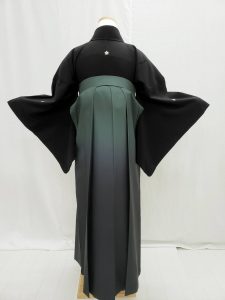 宝塚風・タカラジェンヌ風卒業式用着物と袴のコーディネート（後姿）