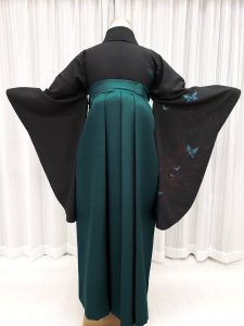 宝塚風・タカラジェンヌ風卒業式用着物と袴のコーディネート（後ろ姿）