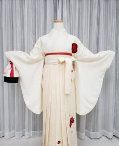 卒業式袴白赤の可愛い組み合わせコーデカネマタ衣裳店でネットレンタルした方のコーデ