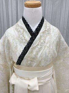 ホワイトゴールドレースの着物で卒業式袴ゴシックコーデ