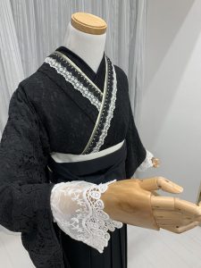 白い付け袖を使った黒レース袴ゴシックコーデ