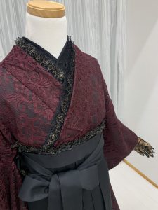 ワインレッドの総レースゴシック着物袴コーデ