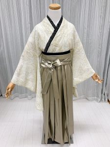 ゴールドの袴を使ったコーデ