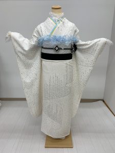 緋八マナ振袖概念コーデ