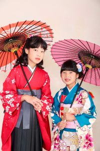 家族全員の衣裳レンタルをネット完結　姉妹の衣裳
