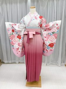 白ピンク卒業式袴コーデ