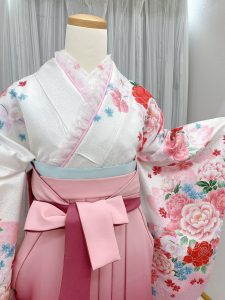 白ピンク卒業式袴コーデ