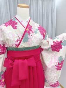 白ピンク卒業式袴コーデ