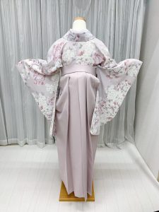 白ピンク卒業式袴コーデ