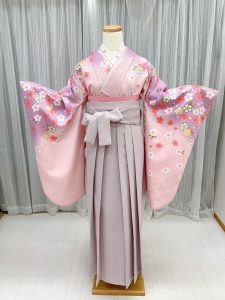 白ピンク卒業式袴コーデ