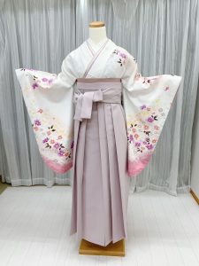白ピンク卒業式袴コーデ