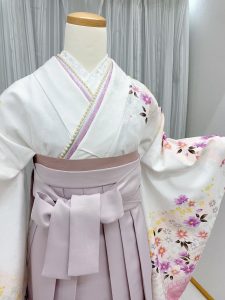 白ピンク卒業式袴コーデ
