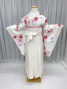 白ピンク卒業式袴コーデ