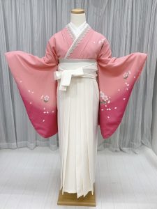 白ピンク卒業式袴コーデ