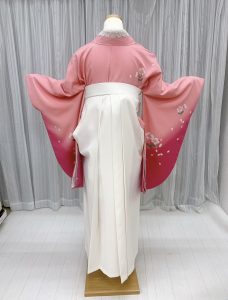 白ピンク卒業式袴コーデ
