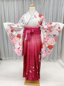 白ピンク卒業式袴コーデ