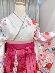 白ピンク卒業式袴コーデ