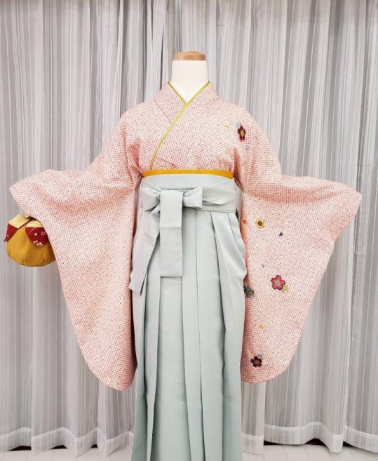 卒業式袴レンタルNo.438[絞り風]白×オレンジ総絞り風・桜刺繍｜着物