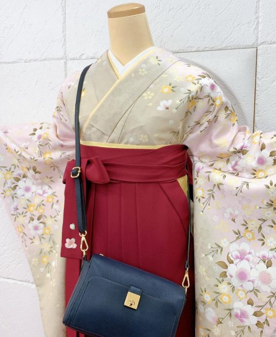 卒業式袴レンタルNo.583[2Lサイズ][清楚]薄ピンクベージュ・紫黄桜