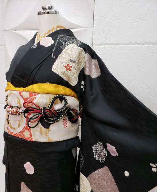 参列振袖[絞り][シンプル]黒に刺繍でこっぽりと梅[身長172cmまで]No.553