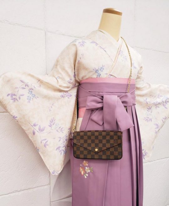 卒業式袴レンタル小紋No.613[相田翔子×金子みすゞ]クリームにピンク、紫の花と小鳥