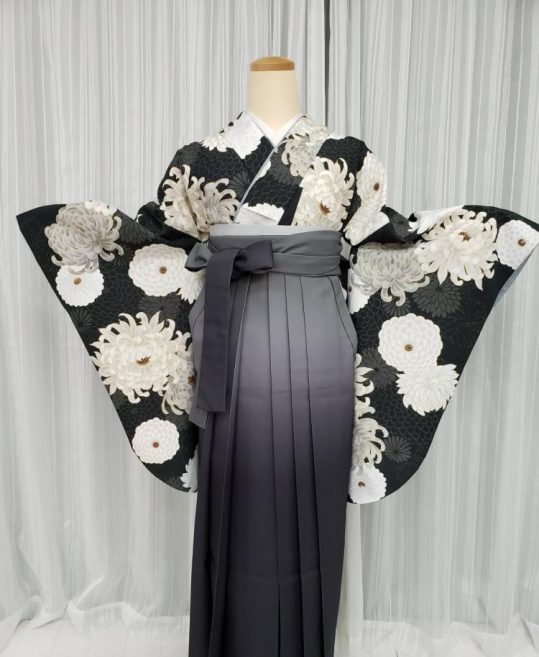 卒業式袴レンタルNo.807[モノトーン]黒地に白グレーの菊