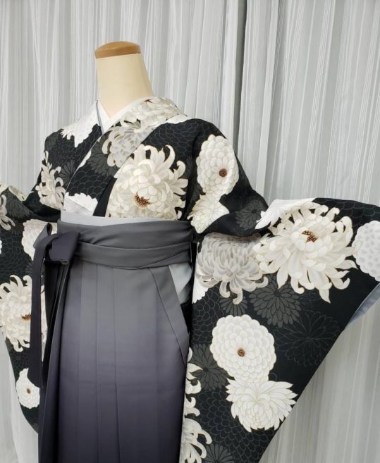 卒業式袴レンタルNo.807[モノトーン]黒地に白グレーの菊