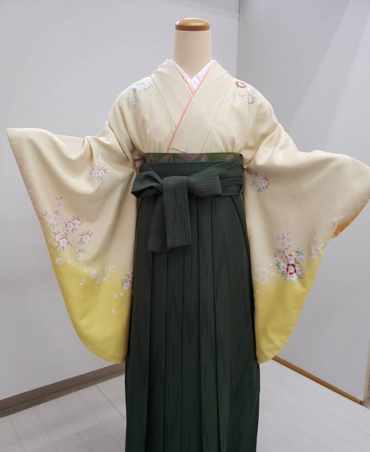 卒業式袴レンタルNo.555[2Lサイズ][シンプル]黄色グラデ・花刺繍