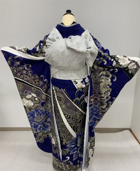 参列振袖[今田美桜]濃い青に銀黒の大きな牡丹と乱菊[身長172cmまで]No.1051