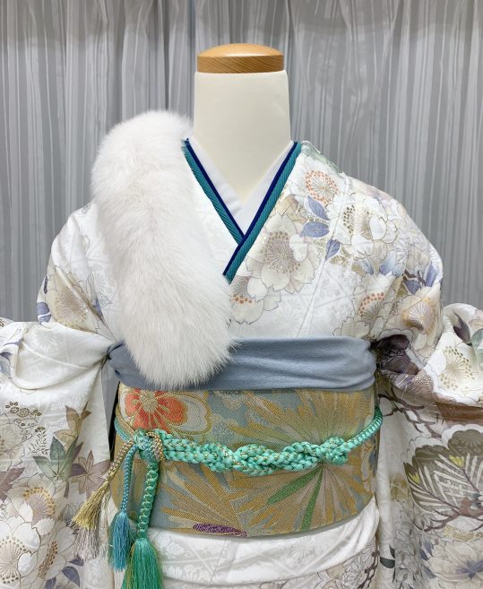 成人式振袖[古典柄]白にペールトーンの桜、紅葉、花々[身長167cmまで]No.1084