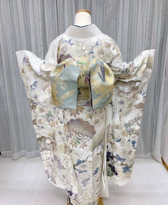 成人式振袖[古典柄]白にペールトーンの桜、紅葉、花々[身長167cmまで]No.1084
