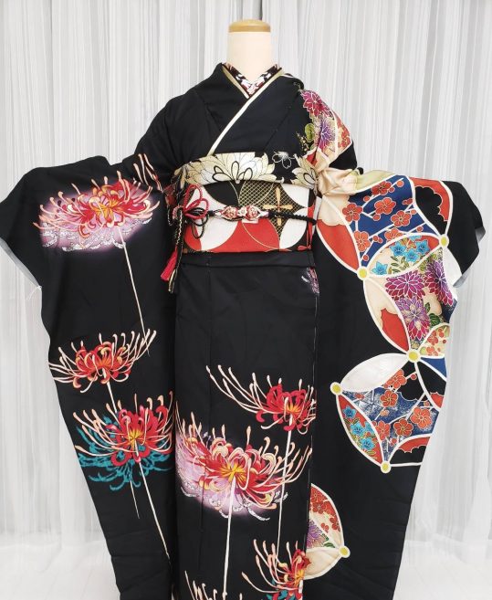 参列振袖[レトロモダン]黒地に赤の彼岸花と花輪違い[身長171cmまで]No.1060