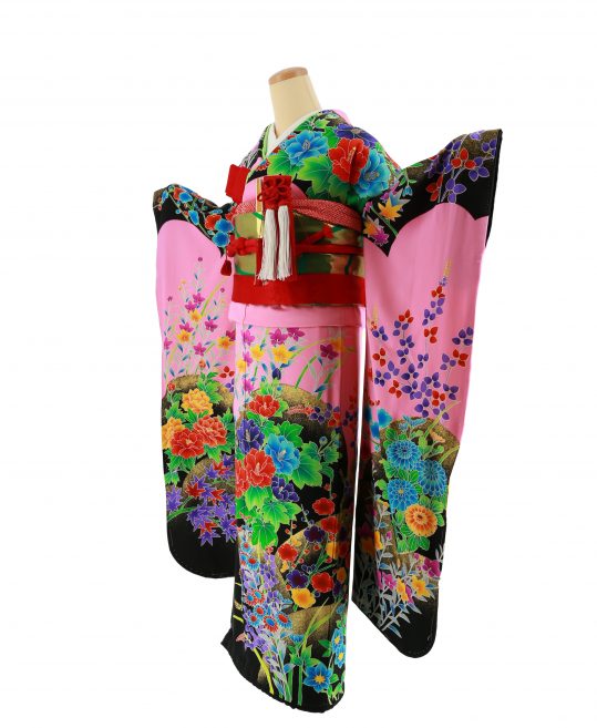 結婚式の大振袖・引き振袖・花嫁用振袖|ピンク×黒地に南国風の花柄 No 