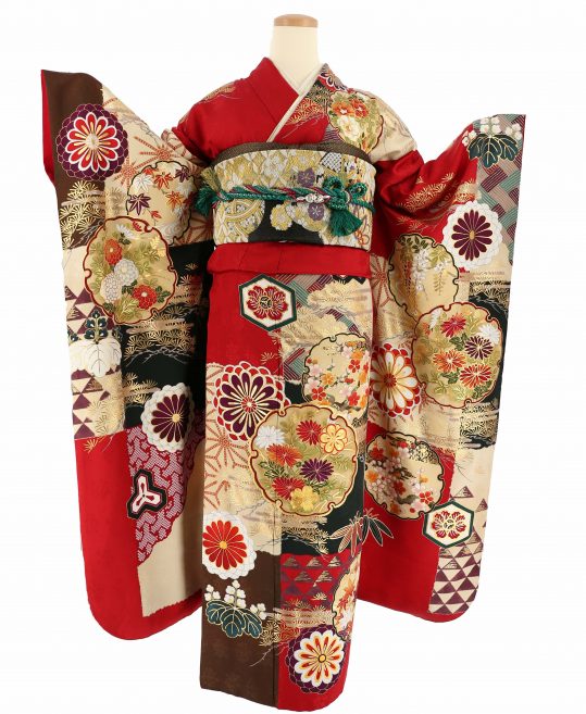 成人式振袖[2Lサイズ・ひいな]赤にベージュ黒の市松・雪輪と丸菊[身長 