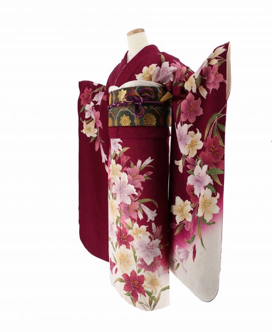 成人式振袖[シンプル]赤紫に裾白・紫とベージュの百合[身長169cmまで  