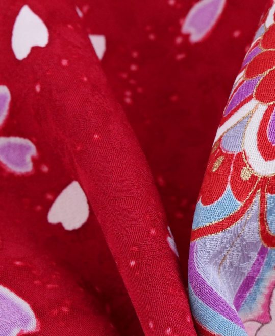成人式振袖[絞り染め風]暗めの赤に藤色ぼかし裾濃紫・ピンク紫の桜 