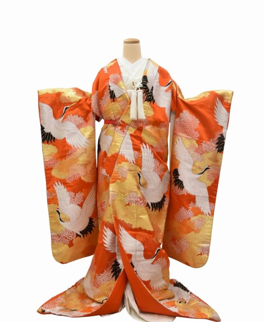 結婚式の色打掛・花嫁用着物|オレンジ地に鶴の刺繍と小桜 No.152