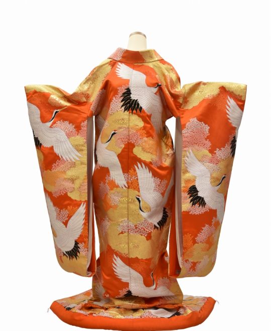 結婚式の色打掛・花嫁用着物|オレンジ地に鶴の刺繍と小桜 No.152