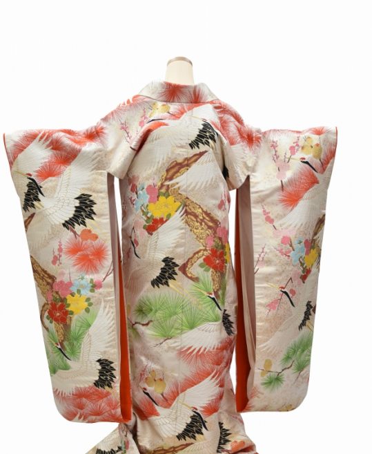 結婚式の色打掛・花嫁用着物|白地に鶴と松刺繍 No.175