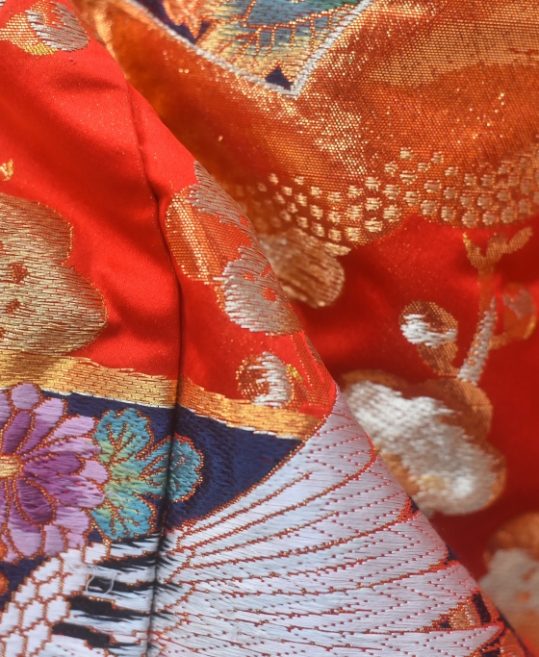 結婚式の色打掛・花嫁用着物|赤地に金の梅と扇に鶴 No.181