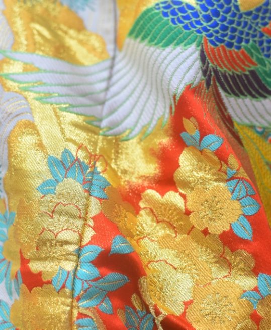 結婚式の色打掛・花嫁用着物|金地に孔雀と松の刺繍 No.222