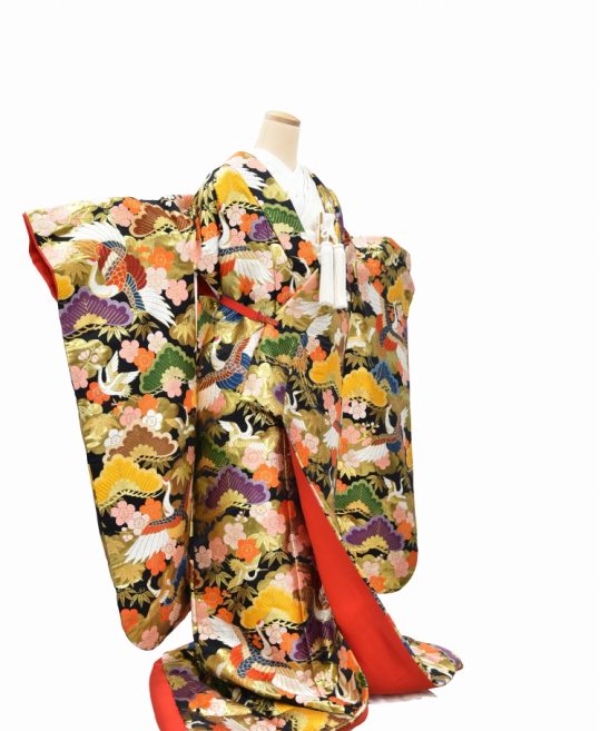 結婚式の色打掛・花嫁用着物|黒×金地に梅と松、鶴刺繍 No.252